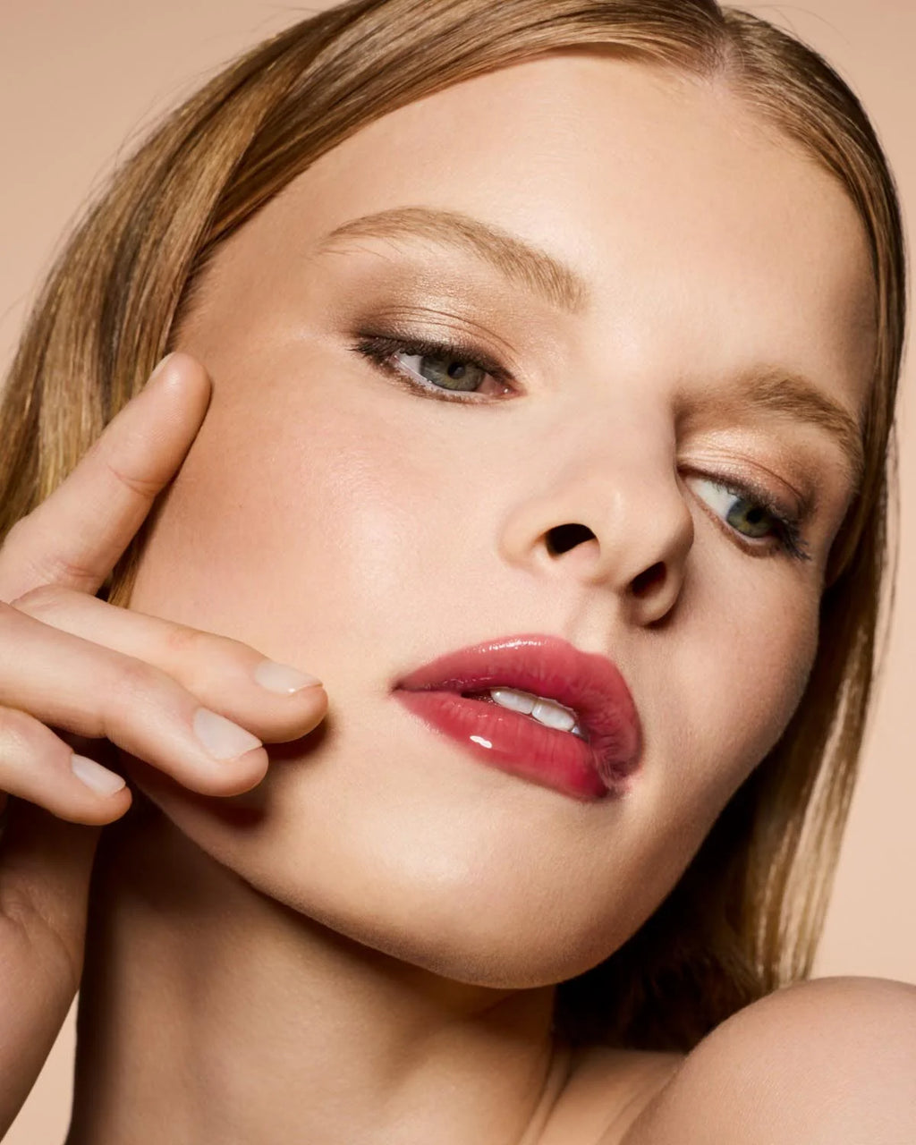 GLOSS BOMB HEAT UNIVERSAL LIP LUMINIZER + PLUMPER - ref : 01 HOT CHERRY