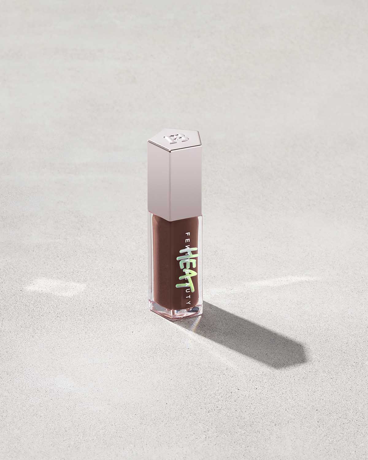 GLOSS BOMB HEAT UNIVERSAL LIP LUMINIZER + PLUMPER - ref : 04 HOT CHOCOLIT HEAT