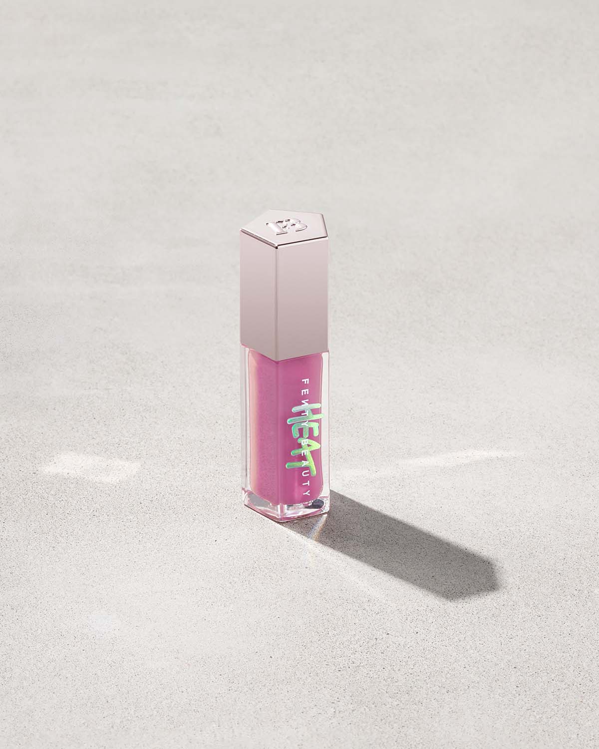 GLOSS BOMB HEAT UNIVERSAL LIP LUMINIZER + PLUMPER - ref : 06 LAVENDER SAVAGE