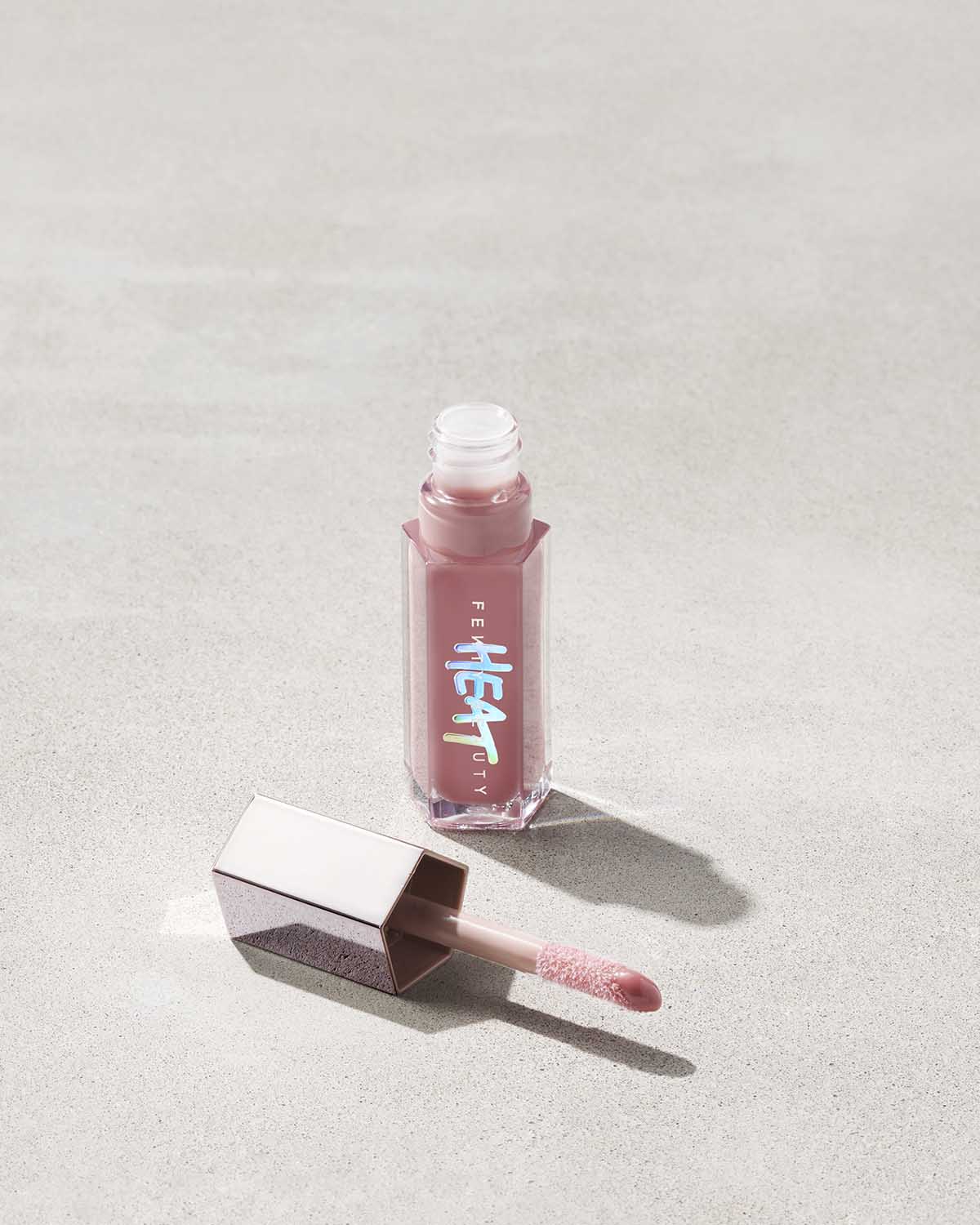 GLOSS BOMB HEAT UNIVERSAL LIP LUMINIZER + PLUMPER - ref : 02 FU$$Y HEAT