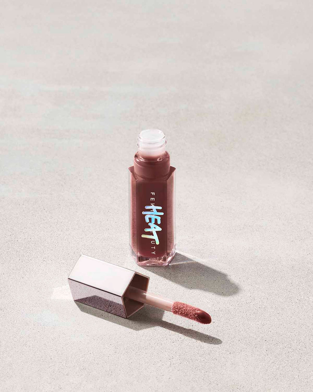 GLOSS BOMB HEAT UNIVERSAL LIP LUMINIZER + PLUMPER - ref : 04 HOT CHOCOLIT HEAT