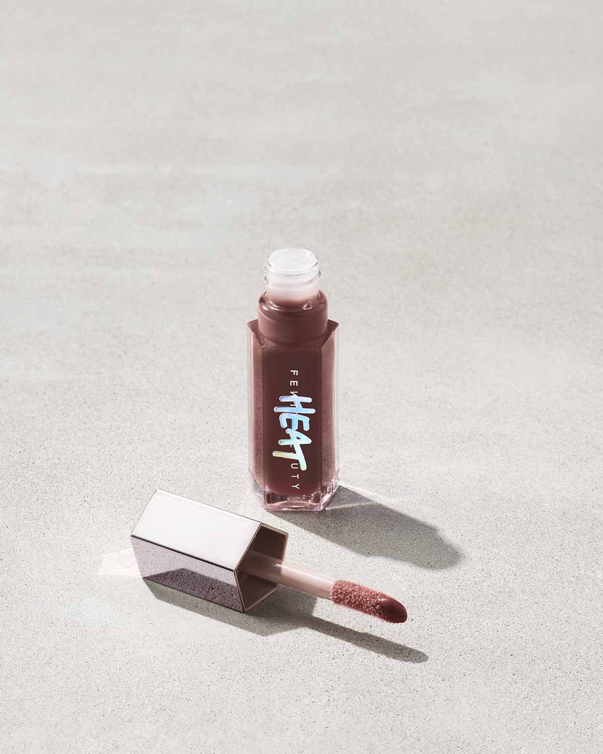 GLOSS BOMB HEAT UNIVERSAL LIP LUMINIZER + PLUMPER - ref : 04 HOT CHOCOLIT HEAT