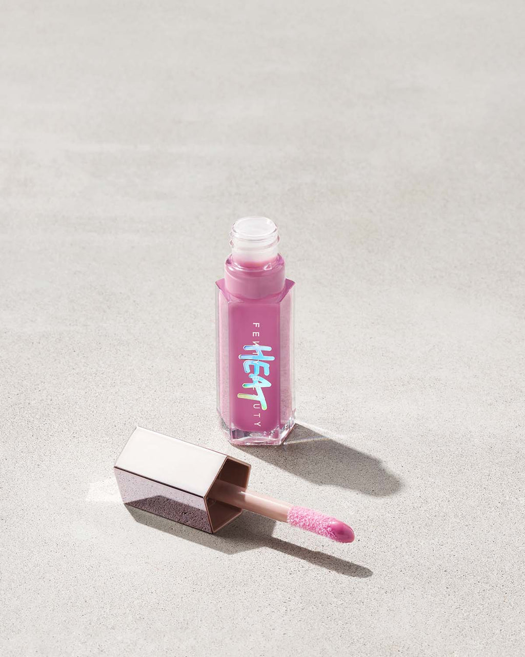 GLOSS BOMB HEAT UNIVERSAL LIP LUMINIZER + PLUMPER - ref : 06 LAVENDER SAVAGE