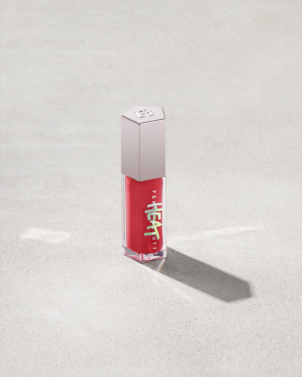 GLOSS BOMB HEAT UNIVERSAL LIP LUMINIZER + PLUMPER - ref : 01 HOT CHERRY