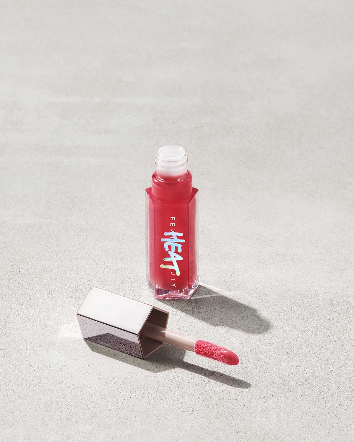 GLOSS BOMB HEAT UNIVERSAL LIP LUMINIZER + PLUMPER - ref : 01 HOT CHERRY