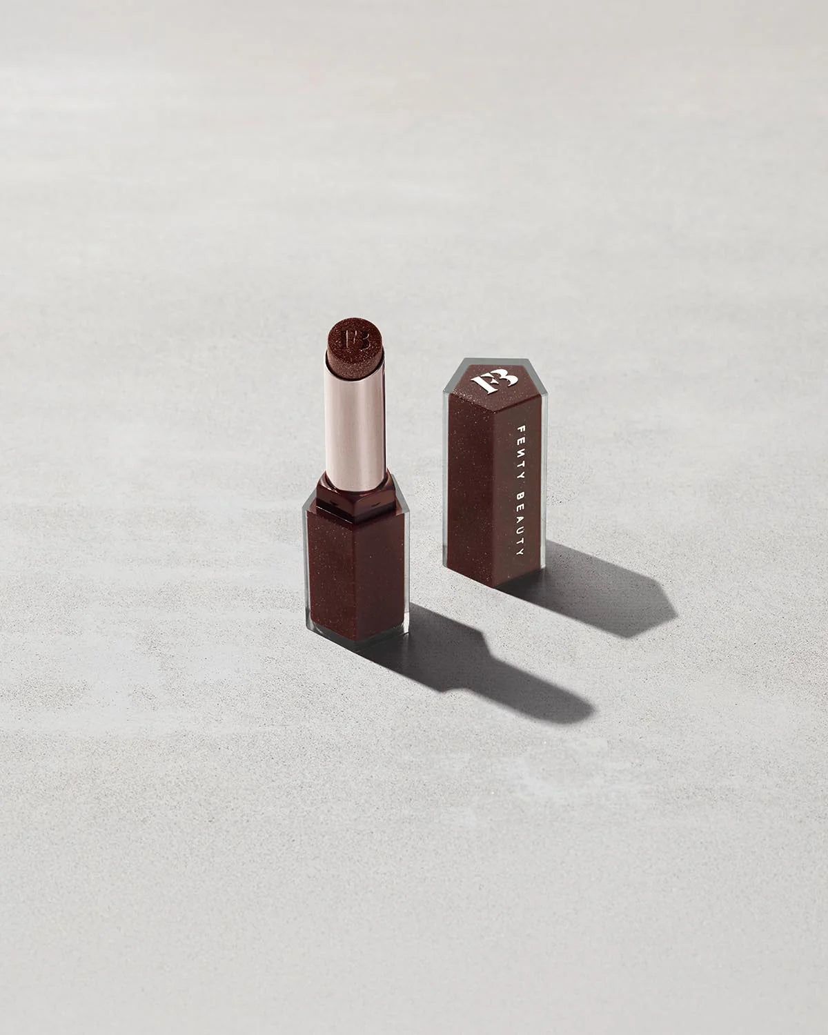 Gloss Bomb Stix Bâton de gloss haute brillance -ref: HOT CHOCOLIT