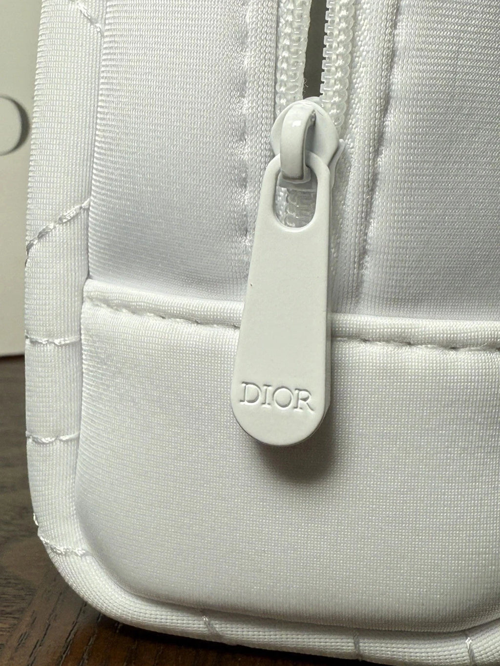 DIOR trousse cannage blanche